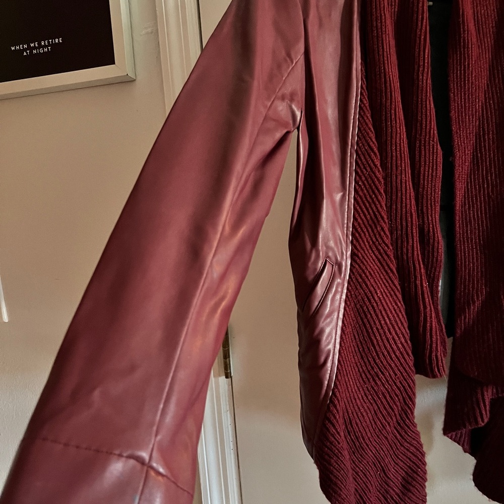 Maroon cover all amazing on again great for a night out barley worn